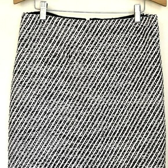 NWOT ANN TAYLOR DIAGONAL TWEED PENCIL SKIRT SIZE 4 - Picture 2 of 10